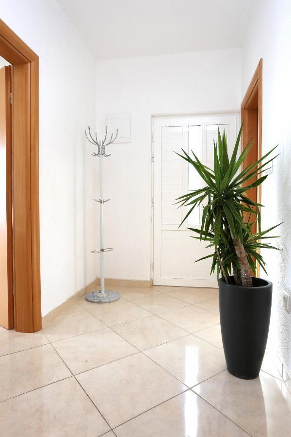 Apartments By The Sea Seget Vranjica, Trogir - 10328 Exterior foto